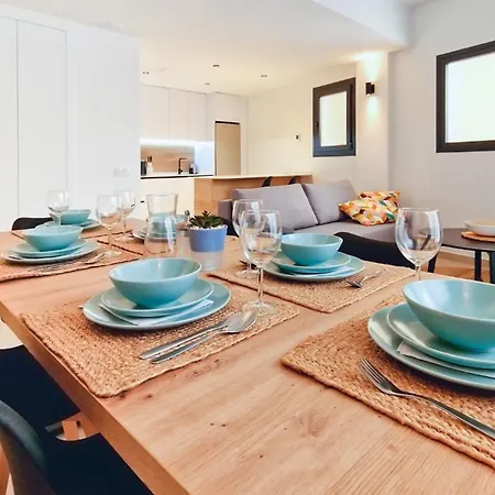 Private Jacuzzi, Heated Pool, Ac, Garage, 250m Beach, Apartman *